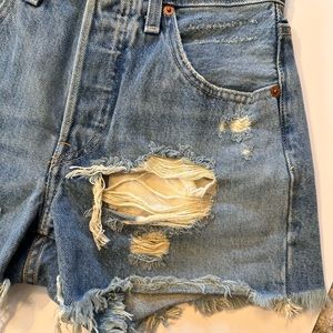 NWT Levi’s distressed frayed end high waist Jean shorts.